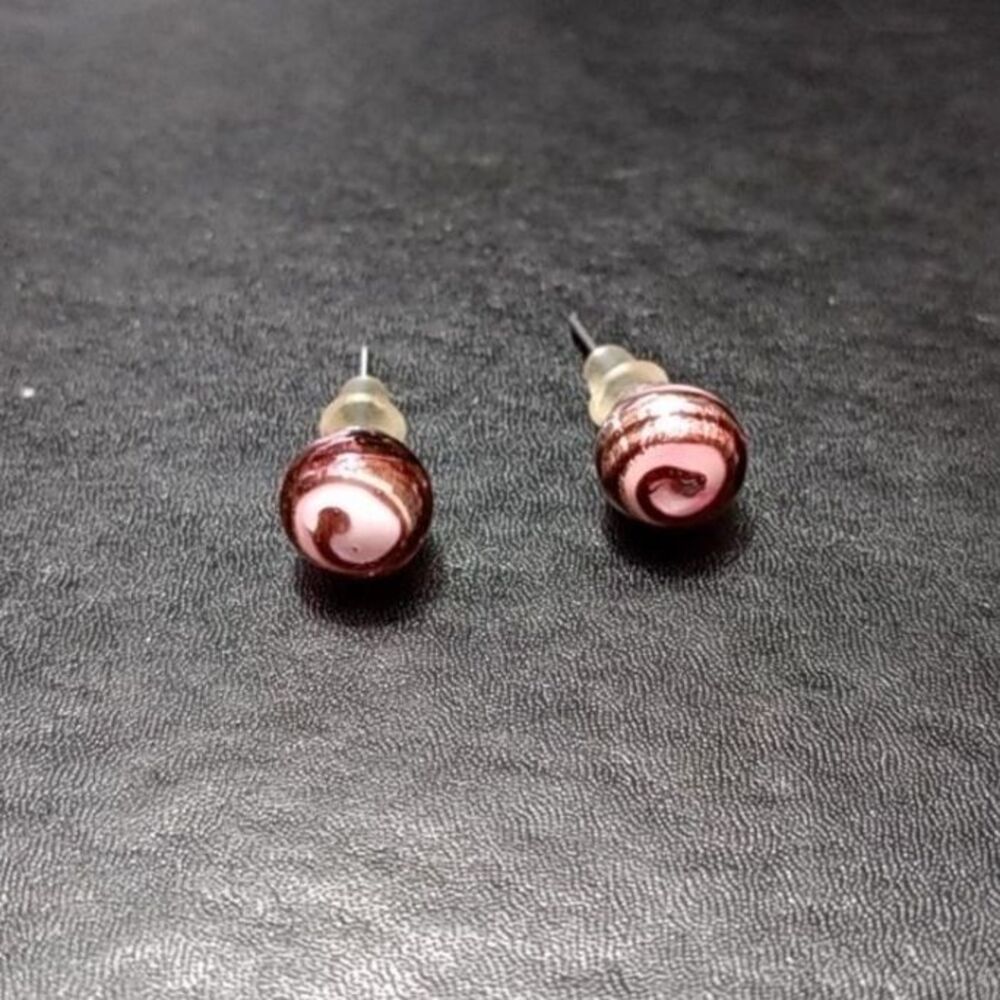 Round pink swirly earrings - Picture 2 of 8